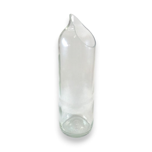 Jarra de vidrio verde Vid Flow para servir agua o como jarrón decorativo.